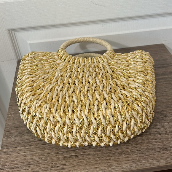 FOREVER 21 CLASSY HANDBAG BEACH BAG IN BEIGE AND GOLD - Picture 5 of 7